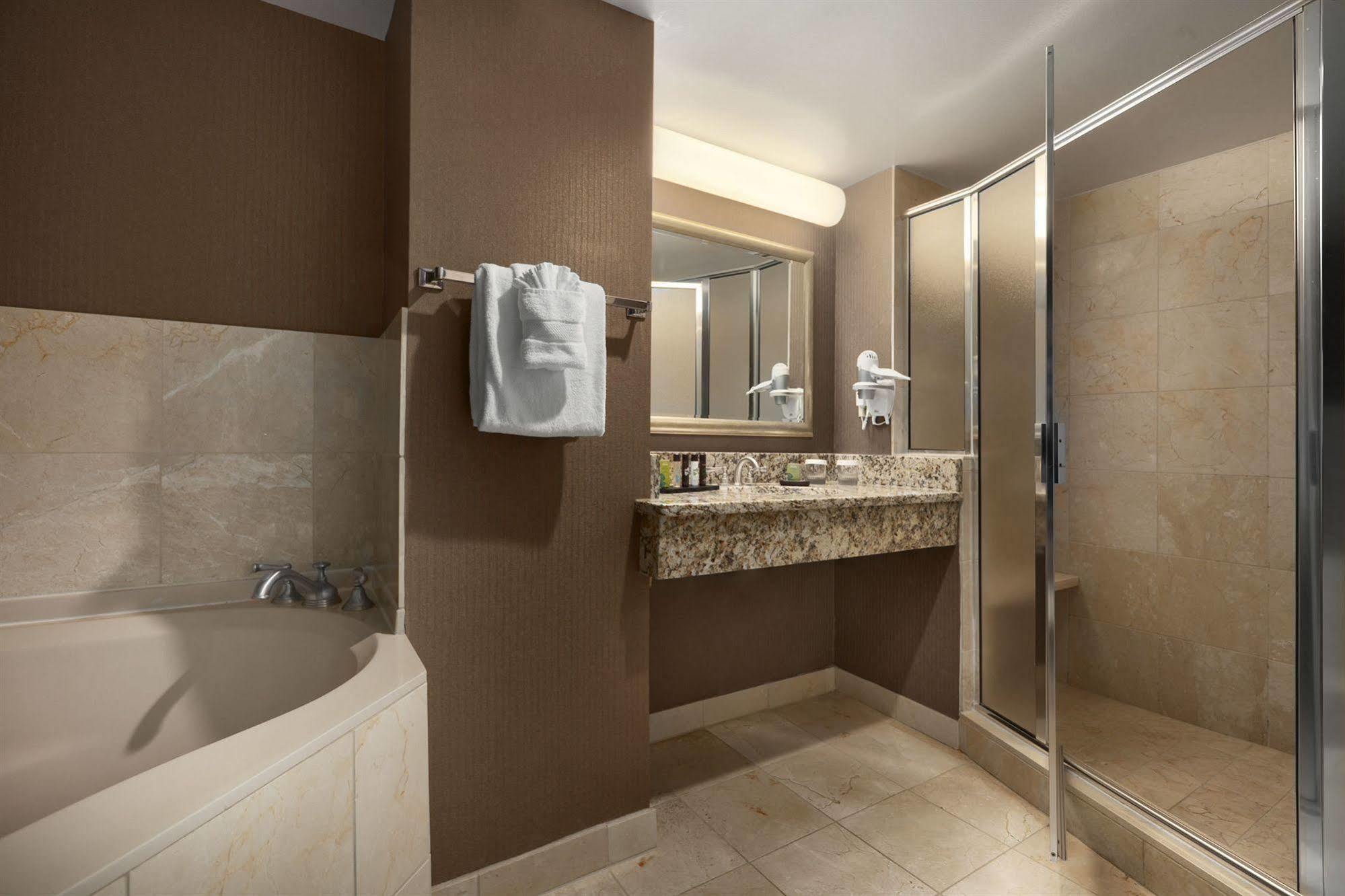 Embassy By Hilton Atlanta Hotel 4*