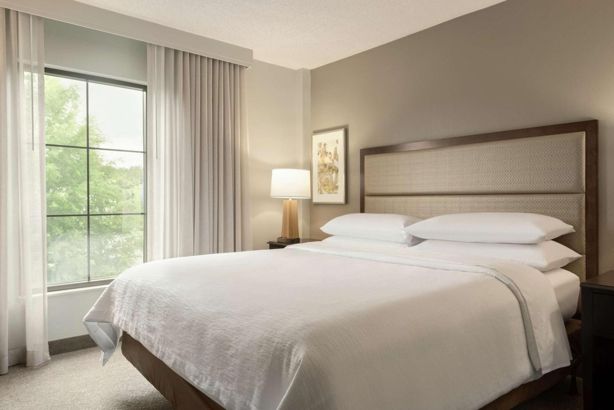 Embassy By Hilton Atlanta Hotel Alpharetta