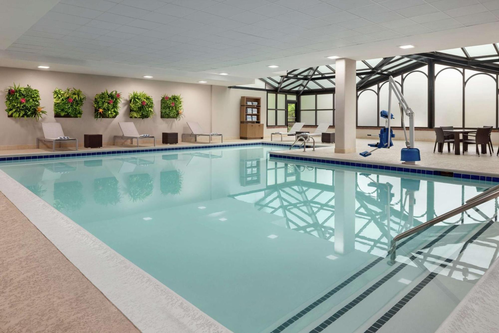 Embassy By Hilton Atlanta Hotel 4*